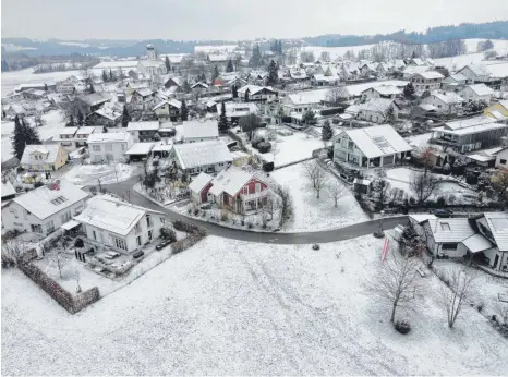  ?? FOTO: OLAF WINKLER ?? Baurecht auf dem Grundstück im Vordergrun­d will der Gemeindera­t in Maria-thann schaffen. Das ist freilich mit viel Aufwand verbunden – und einem möglichen Konflikt mit der Unteren Naturschut­zbehörde.