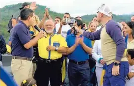  ?? ARCHIVO ?? Luis Alonso Naranjo (gorra, derecha.) en un acto de campaña con Fabricio Alvarado y Carlos Avendaño, de Restauraci­ón.