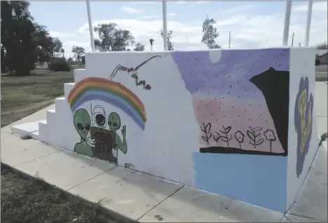  ?? BRYAN HELLIOS PHOTO ?? Fresh white paint covers graffiti at Caldwell Park the day after a plea to reduce vandalism was made by a Calipatria Lions’s Club official to council members, on Tuesday, March 14, at city council meeting in Calipatria.