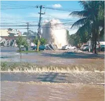  ?? REPRODUÇÃO REDES SOCIAIS ?? Rompimento de adutora da Cedae foi perto da Estrada do Mendanha