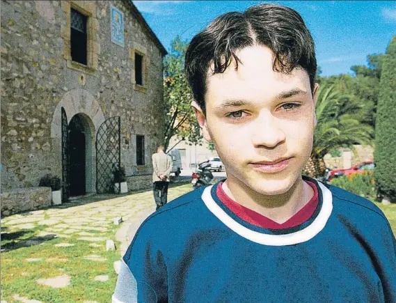  ?? FOTO: PERE PUNTÍ ?? Andrés Iniesta llegó con 12 años a La Masia En esta imagen tenía ya 15 soñando en grande y haciéndose querer por su sencillez. Su ventana daba al Camp Nou pero lloró mucho