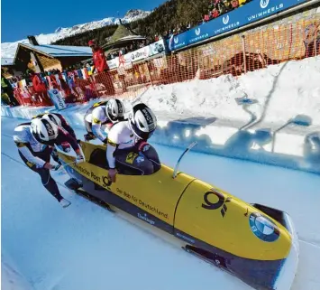  ?? Foto: Giancarlo Cattaneo, pixathlon ?? Beim Weltcup in St. Moritz landete Matthias Kagerhuber (links) mit seinem Team auf dem vierten Platz. Siegchance­n rechnet sich der Affinger (Kreis Aichach Friedberg) beim Heimspiel in Königssee aus.