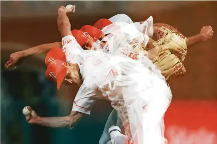  ?? Scott Strazzante / The Chronicle ?? With a five-frame multiple exposure, Tyler Rogers’ unorthodox delivery is illustrate­d in a game against Arizona on Aug. 10.