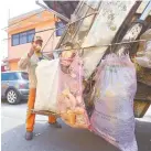  ??  ?? De acuerdo con el diputado Javier Hidalgo, a diario se generan 103 mil toneladas de basura./A.R.