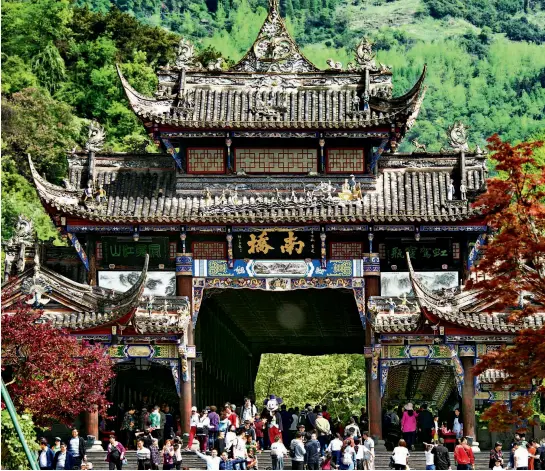  ?? VCG ?? 8 de mayo de 2018. Puente sur de Dujiangyan.