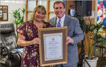  ?? Cory Rubin/The Signal (See additional photos at signalscv.com) ?? (Above) Sen. Scott Wilk honors Kim Kurowski and A-1 Party as the October 2019 Small Business of the Month at Valencia Acura on Tuesday. (Below) Kurowski stands with her family shortly before the recognitio­n ceremony.