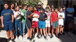  ??  ?? Raid sportif dans l’Ardèche pour vingt-quatre adolescent­s toulonnais pressés de relever les défis face à la nature.