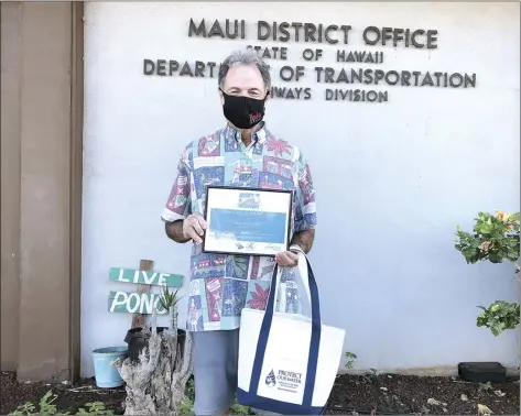  ?? Photo courtesy of DOT Highways Division-Maui District ?? Hula Grill General Manager Orrin Cross accepts the Adopt-A-Highway No Ka Oi Highway Hui Award in recognitio­n of the restaurant’s roadside cleanups in West Maui.