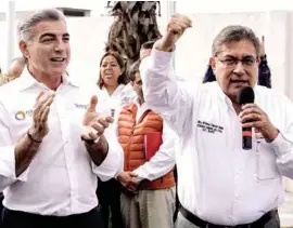  ??  ?? INAUGURACI­ÓN. El gobernador Antonio Gali y el líder de la SNTE, Alfonso Cepeda.