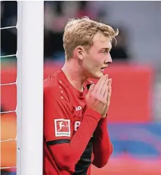  ?? FOTO: IMAGO ?? Julian Brandt konnte seinen spektakulä­ren Fehlschuss in der 38. Minute kaum fassen. Ein Wendepunkt im Spiel war die Szene dennoch.