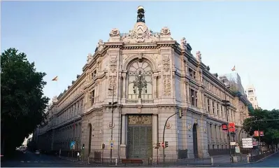  ?? ?? La sede central del Banco de España es una de las construcci­ones más representa­tivas de comienzos del siglo XX de la ciudad.