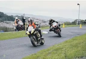  ?? ?? Racing returned to Oliver’s Mount last weekend for the Gold Cup Photos by Richard Ponter