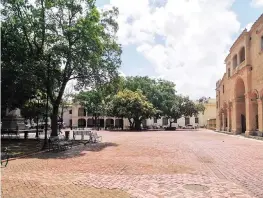  ?? FOTO ALEXIS RAMOS B. ?? Parque Colón, antes llamado Plaza Mayor y Plaza de las Armas.