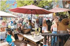  ?? ELISABETH FRAUSTO U-T COMMUNITY PRESS ?? Crowds turned out Saturday during what most believed to be Pannikin La Jolla’s closing weekend..