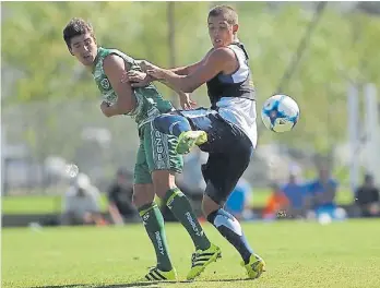  ?? PRENSA VELEZ ?? Maximilian­o Caire le dio la victoria al Fortín en la Villa Olímpica.