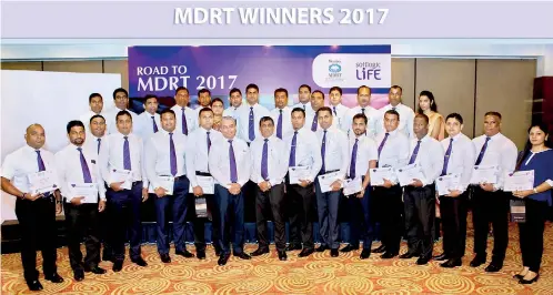  ??  ?? 2017 MDRT winners of Softlogic Life with Managing Director Iftikar Ahamed and Chief Operating Officer Chula Hettiarach­chi