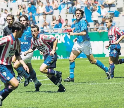  ?? FOTO: EL COMERCIO ?? El último derbi, en el Carlos Tartiere Se disputó el 18 de mayo de 2003 y se impuso el Real Oviedo por 2-1