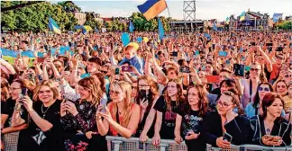  ?? ?? ÁMSTERDAM. Espectador­es durante un concierto de apoyo a Ucrania, ayer.