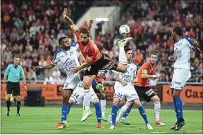  ??  ?? Lautoa et les Lorientais ont été bousculés contre Troyes, dimanche.