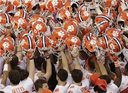  ?? AP FILE ?? GOOD ON THE FIELD, SMART OFF OF IT: On Tuesday, the Clemson 2018 football team was one of 10 national champs to earn recognitio­n from the NCAA for their Academic Progress Rate scores.