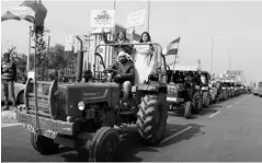  ?? PHOTO:PTI ?? Farmers conduct rehearsal for their tractor rally ahead of the Republic Day
