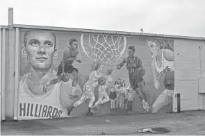  ?? A. KEVIN CORVO/THISWEEK ?? “The Higher Goals,” a 14-by-30-foot mural completed in 2021 by Fatima Taylor, a Reynoldsbu­rg artist, faces one of the entrances to the Westwood Fieldhouse in Hilliard.