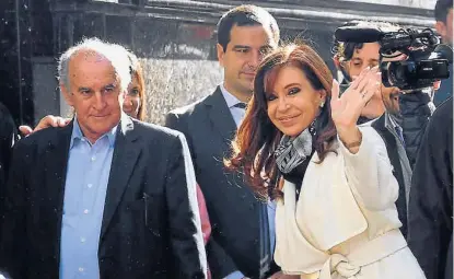  ?? (DYN) ?? Candidata. Cristina Fernández se reunió ayer con intendente­s bonaerense­s, ante los cuales confirmó que encabezará el Frente de Unidad Ciudadana como candidata a senadora en Buenos Aires.