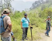  ?? | RUBÉN JUÁREZ ?? Autoridade­s de la comunidad de Tula mostraron como está la red eléctrica en este centro poblaciona­l