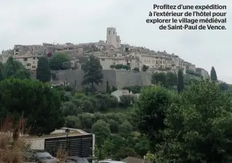  ??  ?? Profitez d’une expédition à l’extérieur de l’hôtel pour explorer le village médiéval de Saint-paul de Vence.