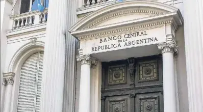  ??  ?? La autoridad monetaria responde al pedido del Gobierno para intentar disminuir la inflación