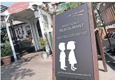  ?? FOTO: DPA ?? Unverschäm­t oder notwendig? In diesem Restaurant auf Rügen sind Kinder abends nicht willkommen.