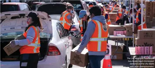  ??  ?? The L.A. Regional Food Bank has faced much-increased demand as the city deals with high unemployme­nt.