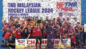  ?? — Bernama ?? Power to Tenaga!: Tenaga nasional players celebrate with the TNB cup after beating Terengganu 4-2 in the final on Saturday.