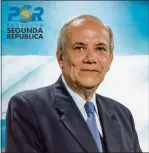  ??  ?? ESTRELLA. Adrián Salbuchi, conductor de la señal, lidera el proyecto nacionalis­ta Segunda República.