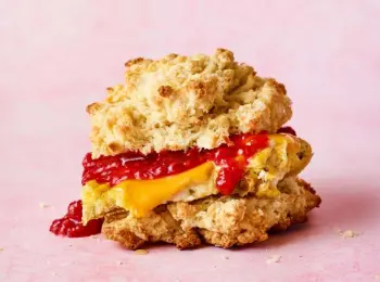  ?? Andrew Purcell, © The New York Times Co. ?? A biscuit breakfast sandwich with raspberry jam.