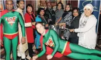  ?? PICTURE: SIBUSISO NDLOVU ?? Finalists who will feature in the cookoff at Sibaya, from left: Clyde Moodley, Sohail Seegobin, May Peer, Annie Lahldas, Kalendri Naidoo, Brian Venkatesan, Natasha Inder, Simmi Ramnarian, Zora Khan and Donovan Will in front.