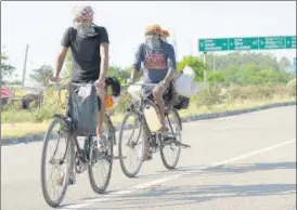  ??  ?? Migrant workers cycling to their native places in Uttar Pradesh amid the Covid-19 lockdown
PTI/FILE