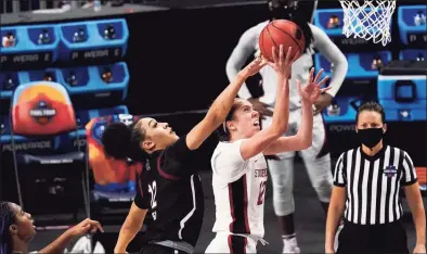  ?? Eric Gay / Associated Press ?? Stanford guard Lexie Hull, right, drives to the basket ahead of South Carolina guard Brea Beal, left, during the second half at the Final Four on Friday in San Antonio.