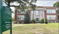  ?? Meghan Friedmann / Hearst Connecticu­t Media ?? Hamden Public Schools central offices at 60 Putnam Ave.