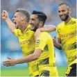  ?? FOTO: AFP ?? Nuri Sahin (M.) feiert mit Lukasz Piszczek (li.) und Ömer Toprak.