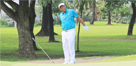  ?? PHOTOGRAPH BY BOB DUNGO JR. FOR THE DAILY TRIBUNE @tribunephl_bob ?? TONY Lascuña’s accuracy off the tee is carrying him in good stead in the ICTSI Villamor Match Play Championsh­ip at the Villamor Golf Club.