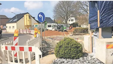  ?? RP-FOTO: D. BUSCHKAMP ?? An der Baustelle Goethestra­ße/In der Beek rollen noch die Bagger. Doch laut Gemeindeve­rwaltung ist der Abschluss der Arbeiten absehbar.