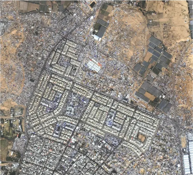  ?? MAXAR TECHNOLOGI­ES VIA AP ?? A satellite image shows tents, shelters and people in Rafah on Feb 7. Egypt is reportedly building a wall near its border with the Gaza Strip.