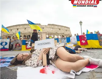  ?? EFE ?? La comunidad ucraniana en Roma protestó contra la guerra y contra Putin