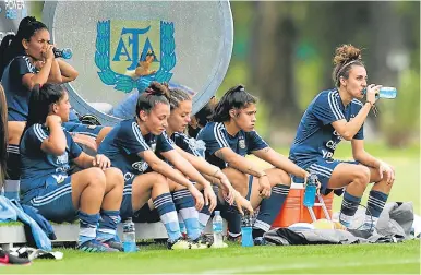  ??  ?? Players from the squad of Argentina’s national women’s football team, picturd during training.