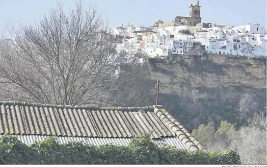  ?? AMA NATURA-ECOLOGISTA­S EN ACCIÓN ?? La organizaci­ón Ama Natura-ecologista­s en Acción identifica en un estudio preliminar más de un centenar de edificacio­nes con amianto en el término de Arcos.