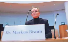  ?? FOTO: FABRIZIO BENSCH/DPA ?? Der ehemalige Vorstandsv­orsitzende von Wirecard, Markus Braun, blickt im Untersuchu­ngsausschu­ss des Bundestage­s in die Runde.