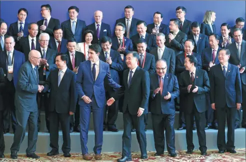  ?? FENG YONGBIN / CHINA DAILY ?? Vice-Premier Wang Yang (front, center) and prominent political, economic and academic leaders attend the Fortune Global Forum on Wednesday in Guangzhou.