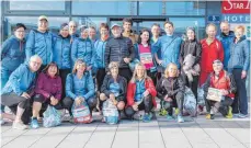  ?? FOTO: MANFRED FAKLER ?? Die Sportler des Lauftreffs des SV Birkenhard und des Lauftreffs Burrenwald vor ihrem Start beim Wien-Marathon.