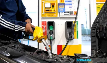  ?? — Bernama photo ?? This was also evident from historical data when petrol and diesel prices were floated in 2019 with no material impact on PetDag’s retail sales volumes.